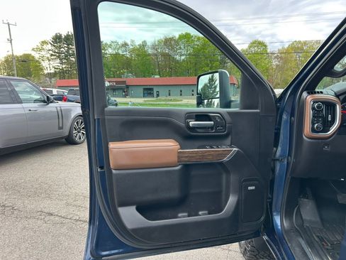 Used 2022 Chevrolet Silverado 2500 High Country w/ Technology Package AWD/4WD image 14