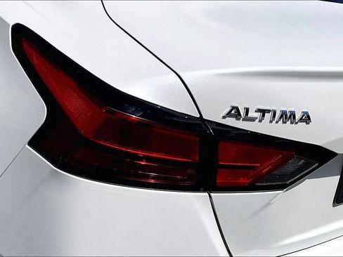 Used 2020 Nissan Altima 2.5 SL FWD image 22