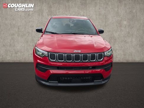 Used 2024 Jeep Compass Sport AWD/4WD image 2