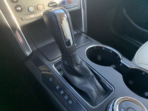 Used 2018 Ford Explorer Platinum image 26