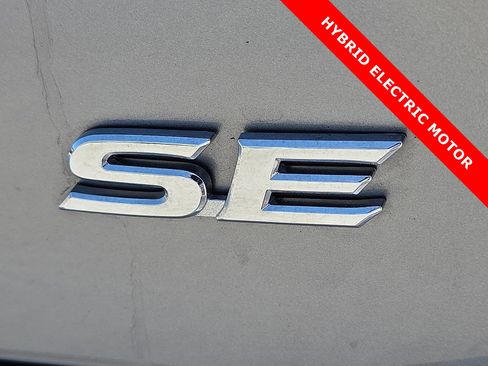 Used 2025 Toyota Camry SE FWD image 8