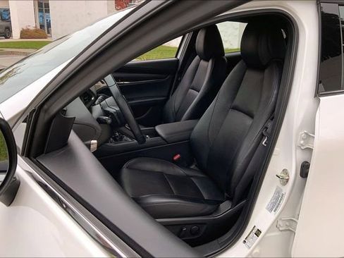 Used 2019 MAZDA MAZDA3 Hatchback w/ Premium Package image 25