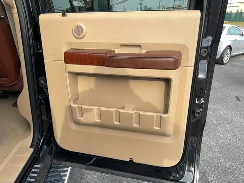 Used 2012 Ford F250 King Ranch w/ King Ranch w/Chrome Pkg image 24