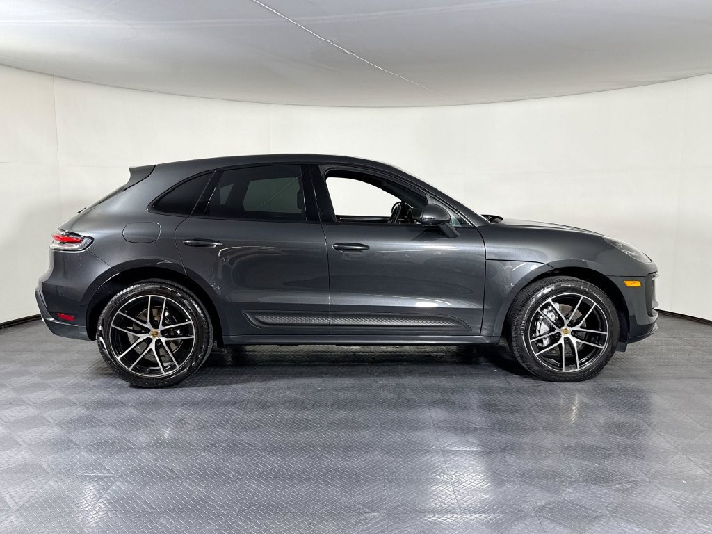 Certified 2025 Porsche Macan AWD/4WD image 8