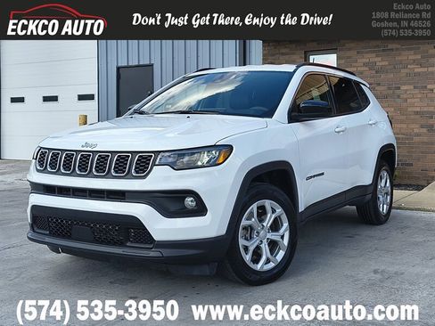 Used 2024 Jeep Compass Latitude image 1