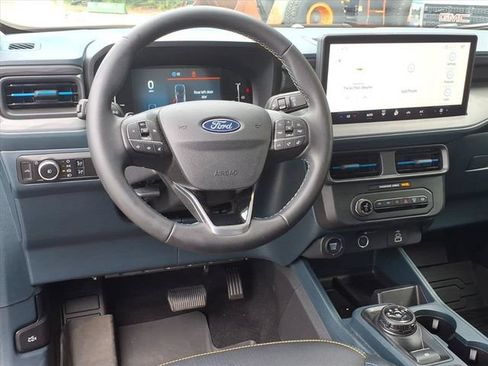 Used 2025 Ford Maverick Lobo AWD/4WD image 17