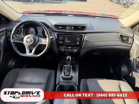 Used 2017 Nissan Rogue SV AWD/4WD image 10