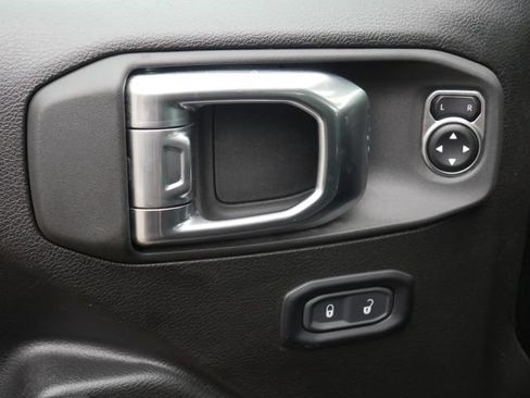 Used 2025 Jeep Wrangler Unlimited Rubicon 4xe AWD/4WD image 13