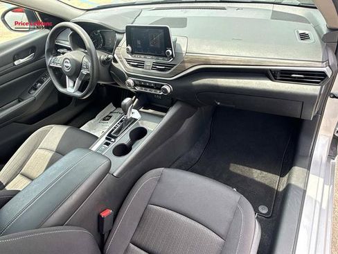 Used 2025 Nissan Altima 2.5 SV AWD/4WD image 11