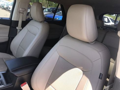 Used 2023 Ford Explorer Limited AWD/4WD image 11