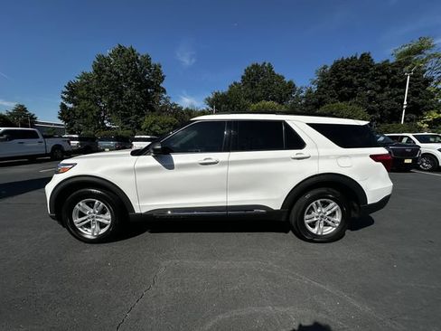 Certified 2023 Ford Explorer XLT w/ Equipment Group 202A AWD/4WD image 8