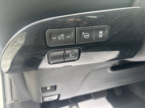 Used 2021 Toyota Prius LE w/ Carpet Mat Package (TMS) image 19