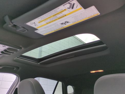 Certified 2024 Chevrolet Trax RS w/ Sunroof Package FWD image 18