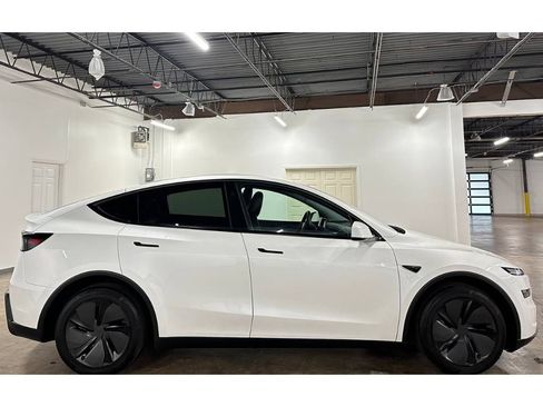 Used 2026 Tesla Model Y Long Range AWD/4WD image 10