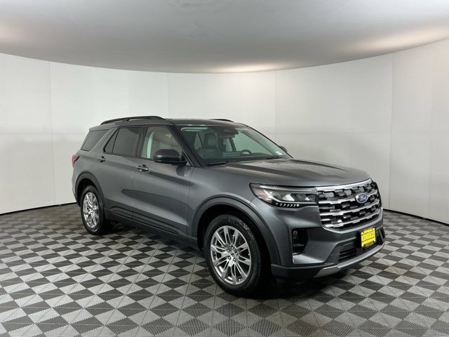 Used 2026 Ford Explorer Active w/ Active Comfort Package AWD/4WD image 3