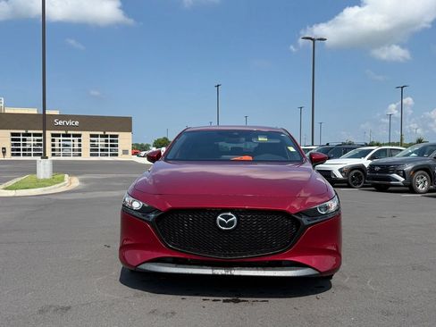Used 2019 MAZDA MAZDA3 Hatchback FWD image 2
