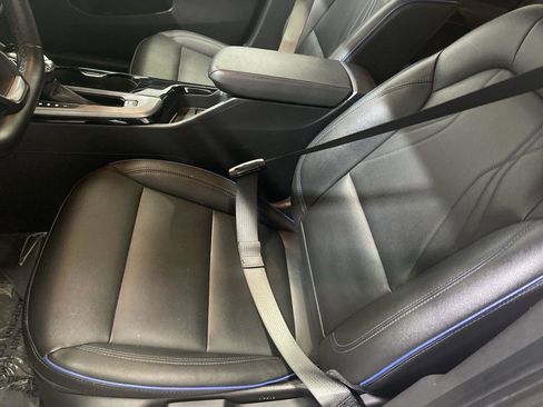 Used 2025 Buick Envista Sport Touring w/ Experience Buick Package image 11