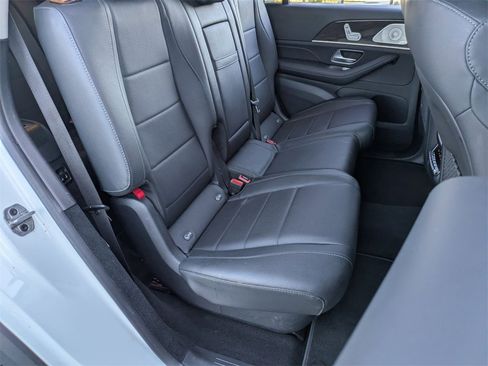 Used 2024 Mercedes-Benz GLS 450 4MATIC image 30