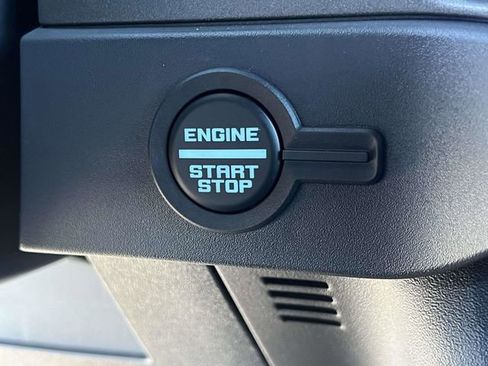 New 2025 Ford Bronco 4-Door AWD/4WD image 18
