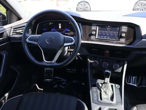 Used 2024 Volkswagen Jetta Sport image 37