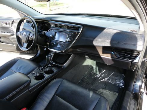Used 2017 Toyota Avalon Limited w/ All Weather Liner Package FWD image 33