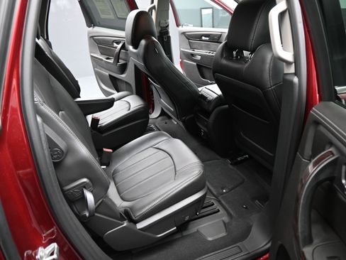 Used 2017 Chevrolet Traverse Premier image 19