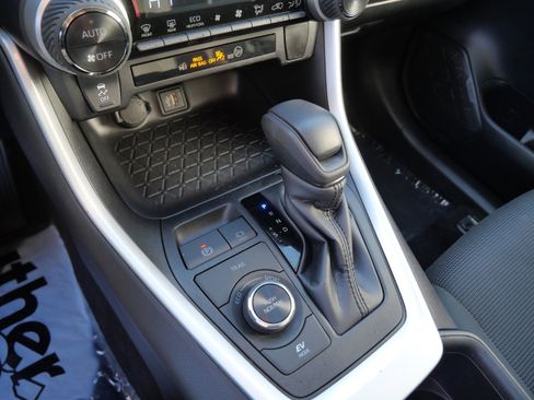 Certified 2025 Toyota RAV4 LE image 25