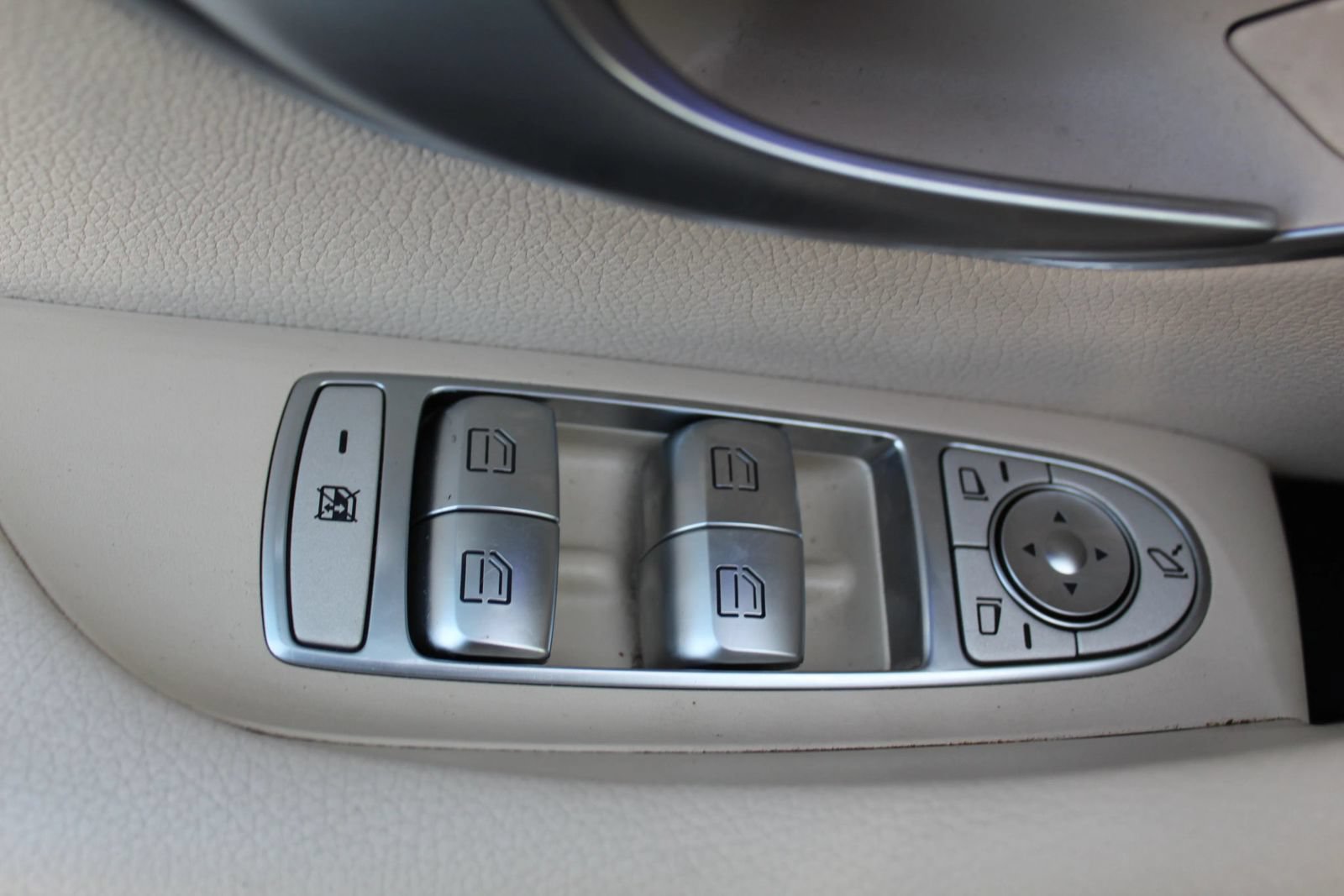 Used 2017 Mercedes-Benz E 300 image 29
