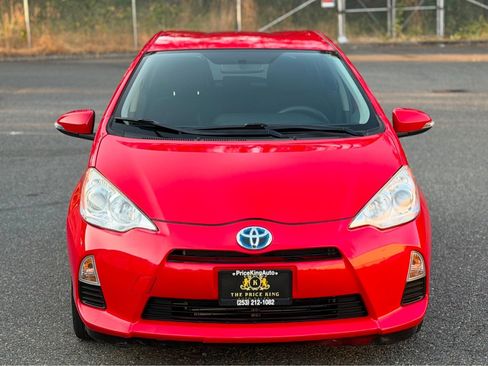 Used 2014 Toyota Prius C Three FWD image 4