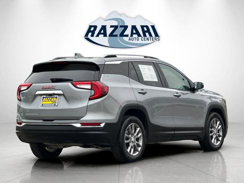 Used 2024 GMC Terrain SLT image 3