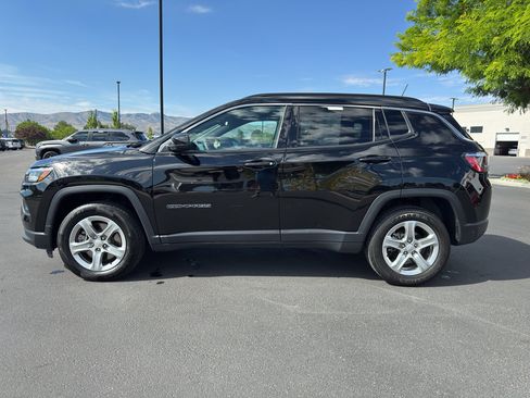 Used 2024 Jeep Compass Latitude AWD/4WD image 4