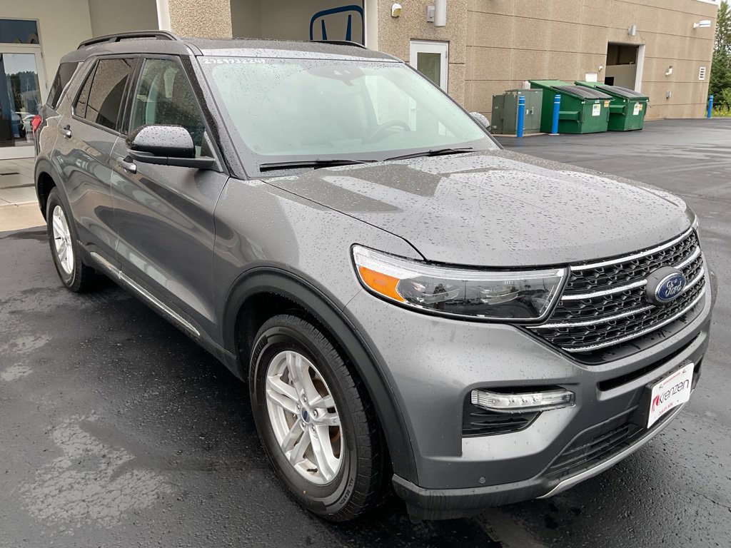 Used 2024 Ford Explorer XLT w/ Equipment Group 202A AWD/4WD image 3