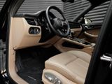 Certified 2025 Porsche Macan image 4