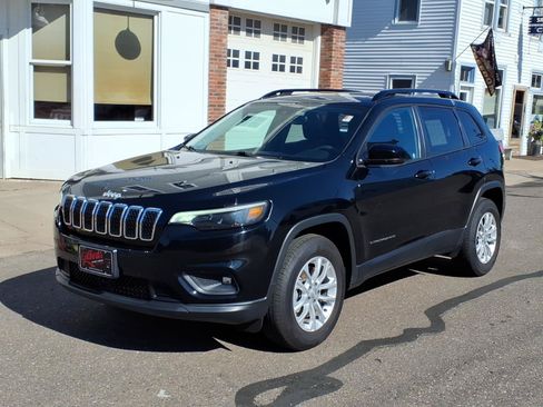 Used 2022 Jeep Cherokee Latitude Lux w/ Sun & Sound Group AWD/4WD image 2