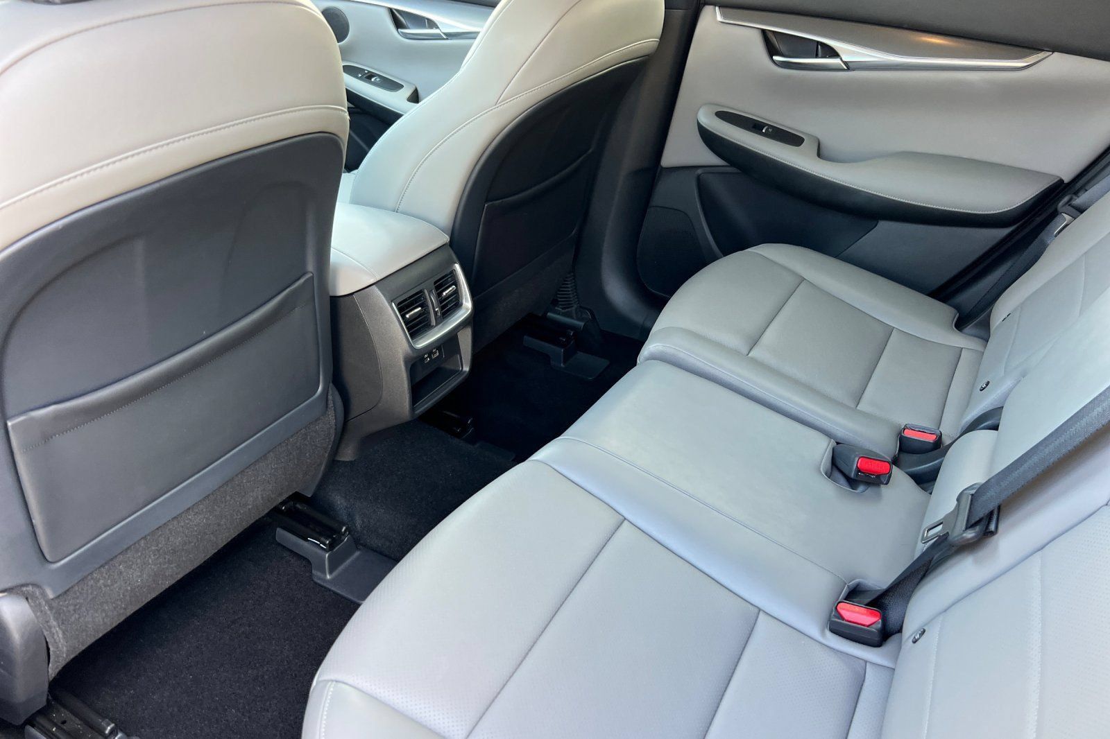 Used 2023 INFINITI QX50 Luxe AWD/4WD image 4