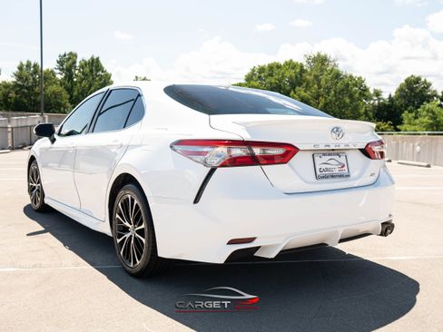 Used 2019 Toyota Camry SE image 5