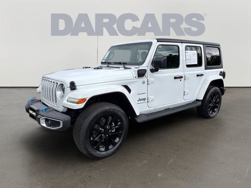 Used 2023 Jeep Wrangler Unlimited Sahara AWD/4WD image 3