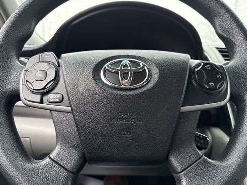 Used 2014 Toyota Camry L image 23