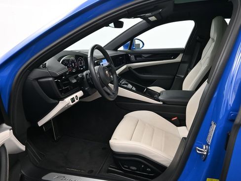 Used 2024 Porsche Panamera 4 image 4