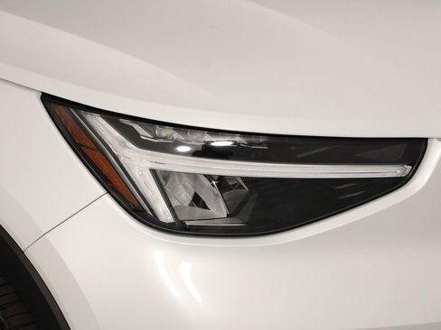 Certified 2025 Volvo XC40 B5 Plus image 26