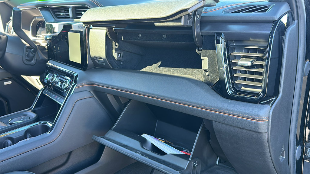 Used 2025 GMC Sierra 2500 AT4 AWD/4WD image 32