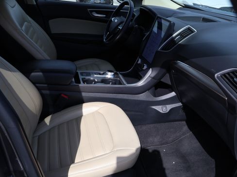 Used 2022 Ford Edge SEL image 11