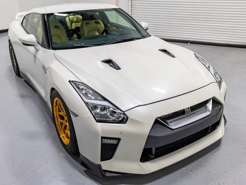 Used 2017 Nissan GT-R Premium w/ Premium Interior Package AWD/4WD image 38