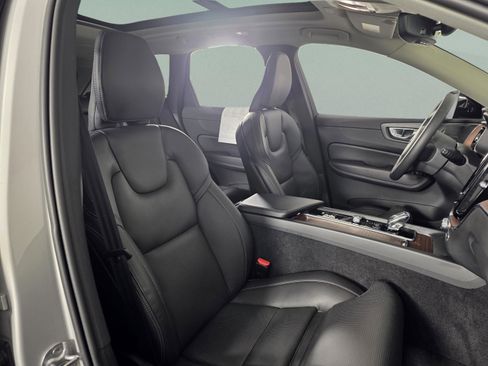 Used 2023 Volvo XC60 B6 Ultimate w/ Protection Package Premier image 24