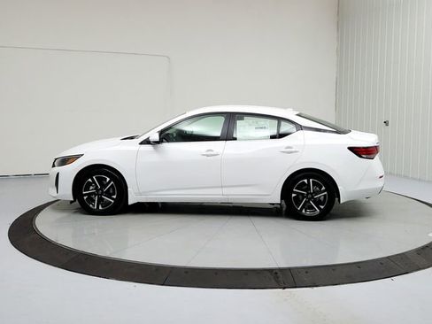 Used 2025 Nissan Sentra SV w/ All-Weather Package FWD image 5