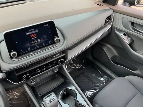 Used 2023 Nissan Rogue S AWD/4WD image 23