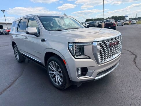 Used 2021 GMC Yukon Denali w/ Denali Premium Package AWD/4WD image 3