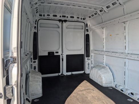 Used 2025 RAM ProMaster 2500 w/ Convenience Group FWD image 14