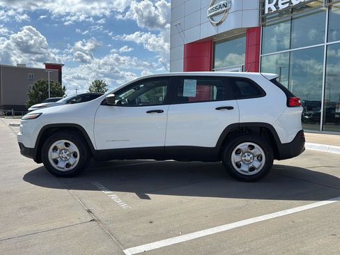 Used 2016 Jeep Cherokee Sport image 11
