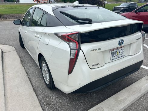 Used 2016 Toyota Prius Four w/ Advanced Technology Package FWD image 6